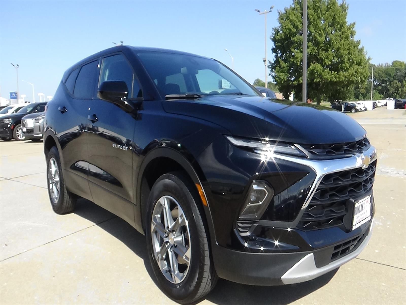 Used 2025 Black (gba) Chevrolet LT image 4
