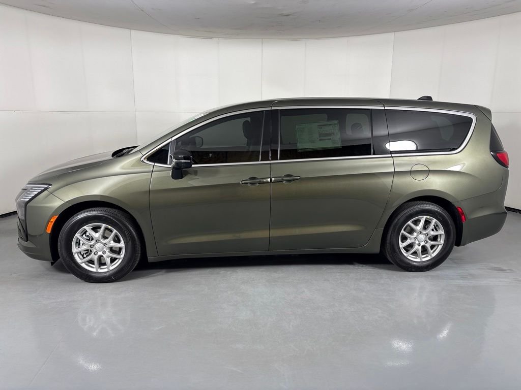 New 2027 Olive Green Pearl-Coat Exterior Paint Chrysler Select image 5