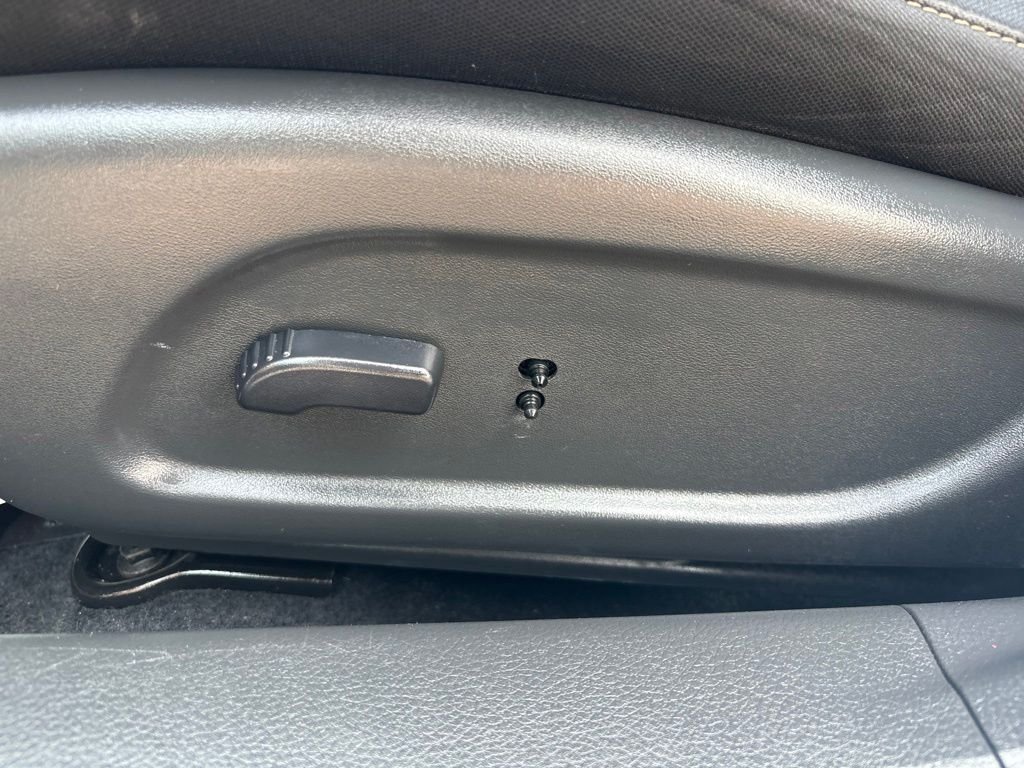 Used 2017 Silver Nissan 2.5 S image 17