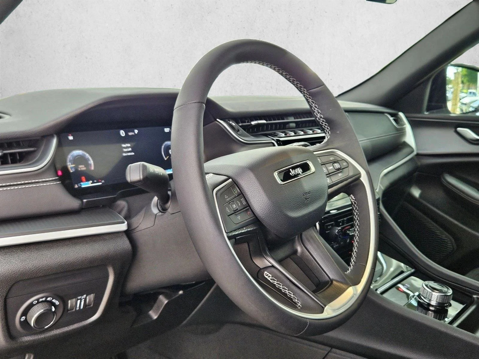 Used 2025 Silver Zynith Jeep Altitude X image 9