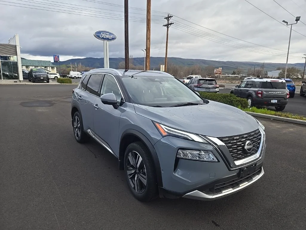 2023 Nissan Rogue Platinum AWD's photo