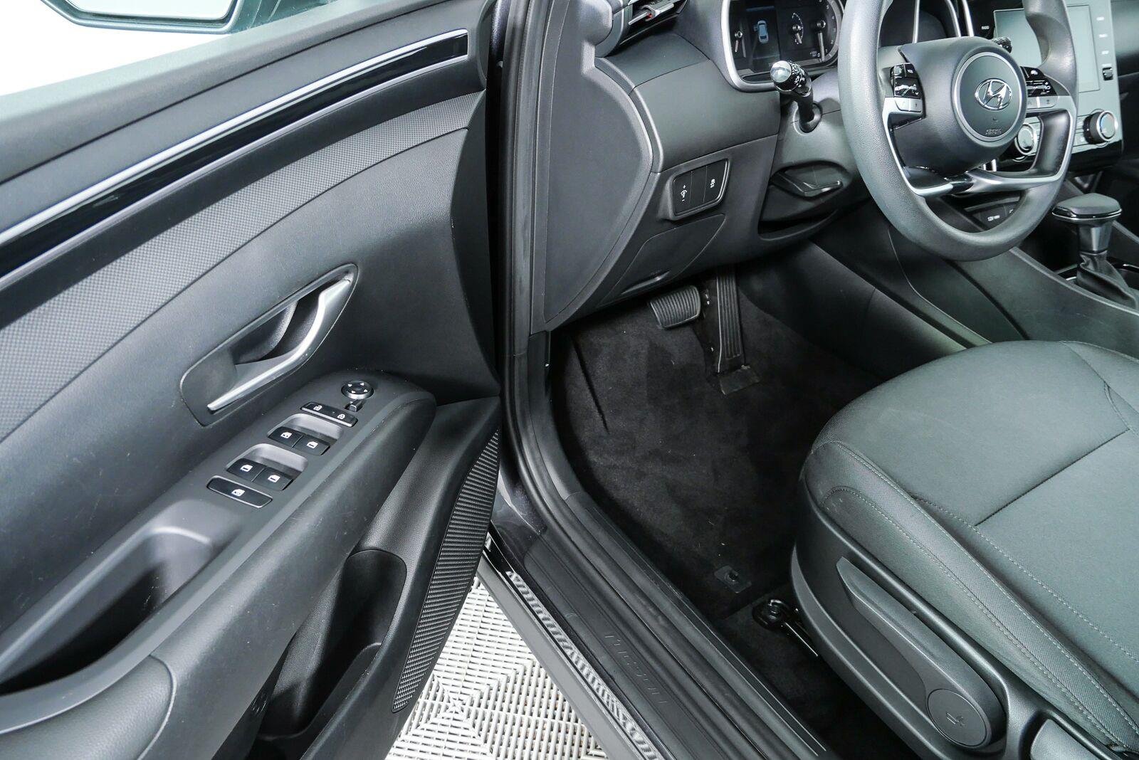 Used 2023 Portofino Gray Hyundai SE image 7
