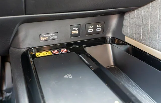 Used 2025 Pearl Toyota XLE image 34