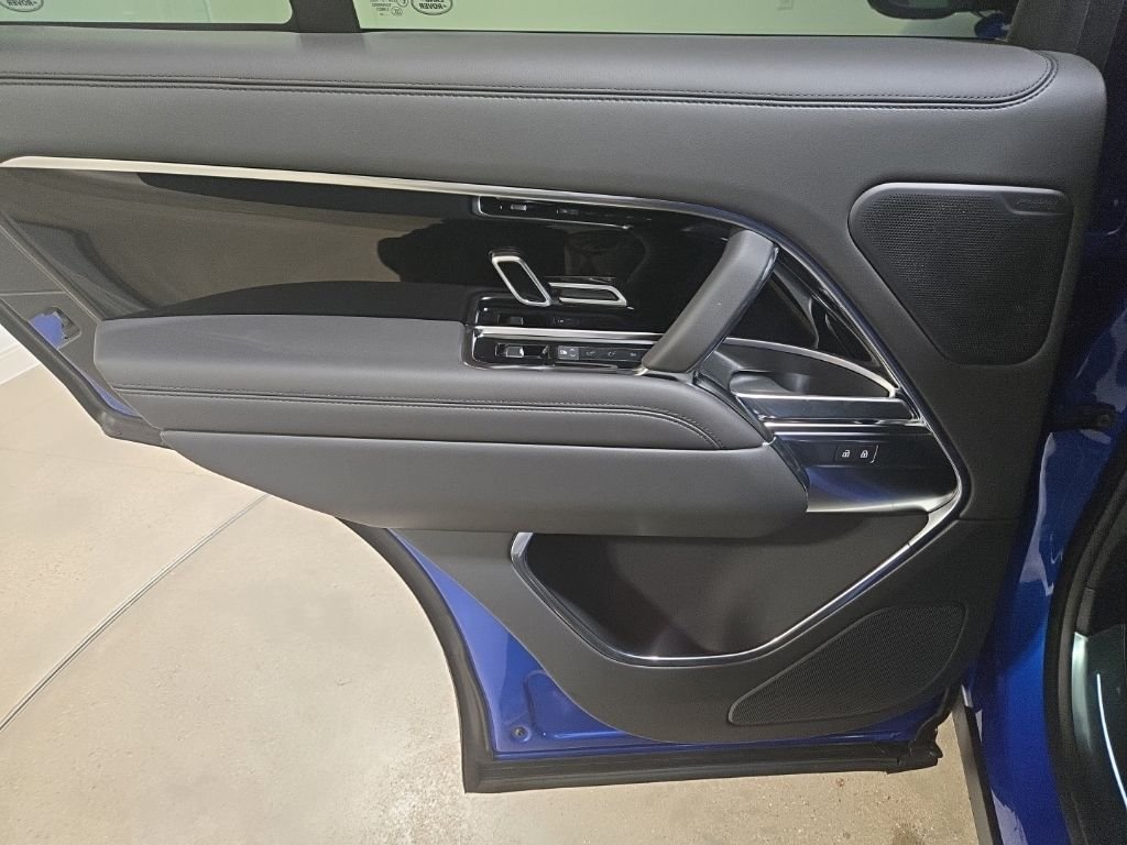 New 2026 Velocity Blue Land Rover SE image 24