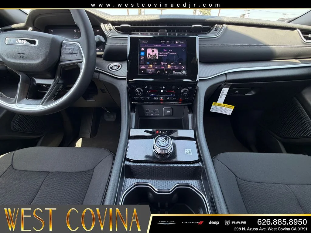 New 2026 Silver Zynith Jeep Laredo X image 33
