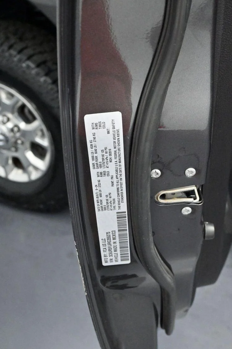 Used 2024 Granite Crystal Metallic Clearcoat Ram Laramie image 37