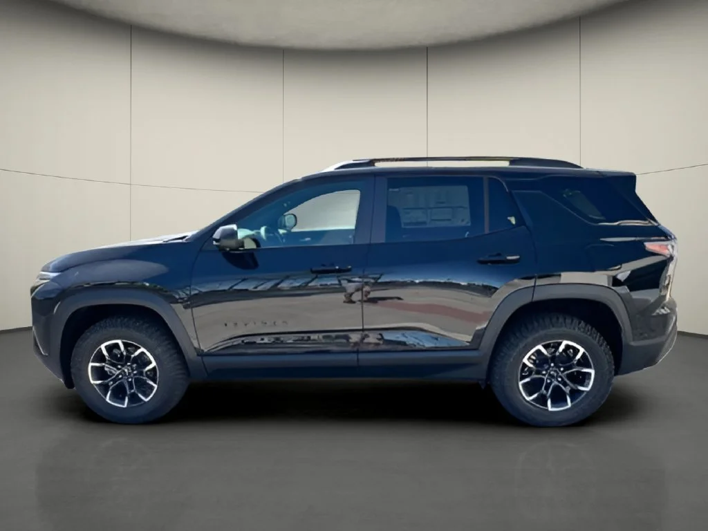New 2027 Mosaic Black Metallic Chevrolet ACTIV image 2
