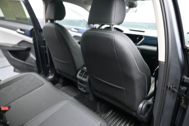 Used 2024 Gray Volkswagen 1.5T SE image 25