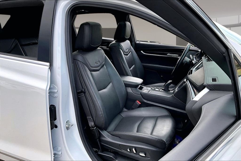 Used 2025 White Cadillac Premium Luxury image 7