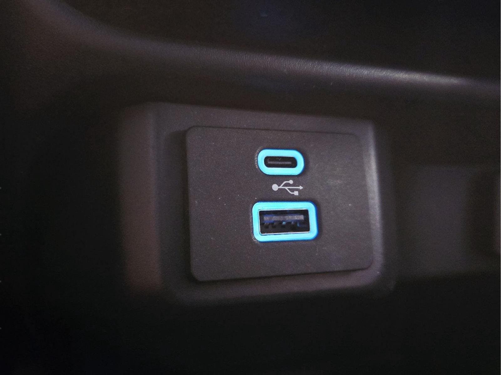 Used 2023 Atlas Blue Metallic Ford XLT image 27