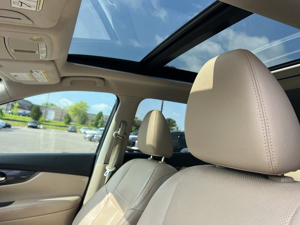 Used 2015 Arctic Blue Metallic Nissan SL image 12