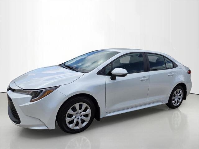 Used 2026 Wind Chill Pearl Toyota LE image 9
