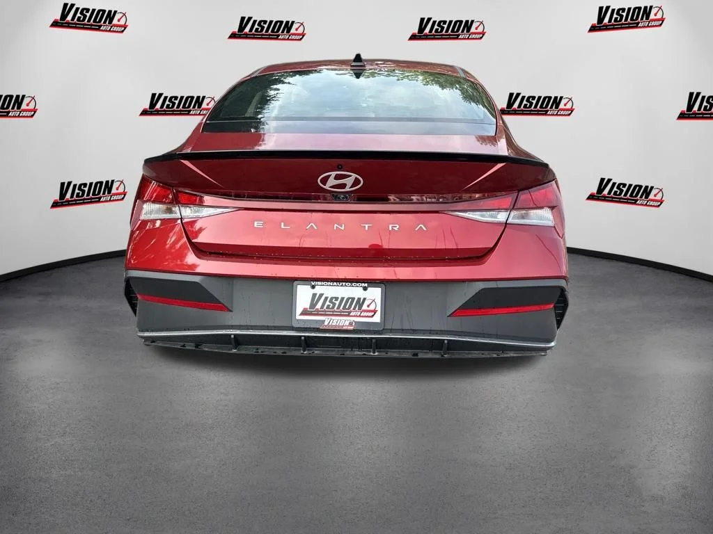 Used 2025 Red Hyundai SEL Sport image 6