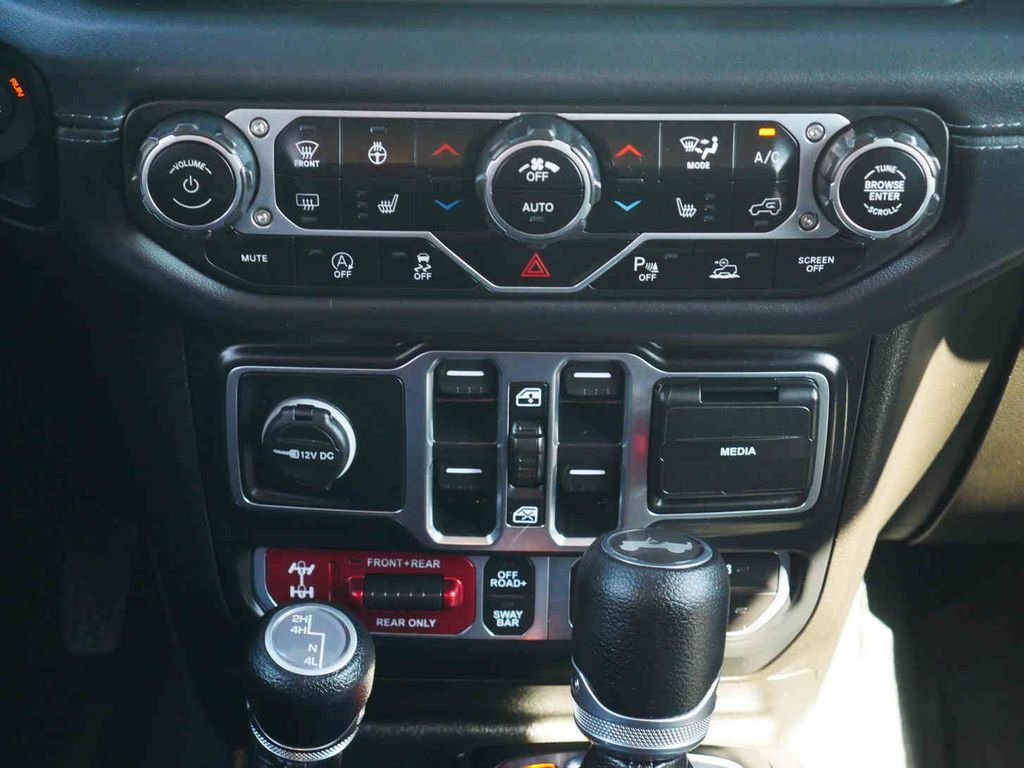 Used 2024 Silver Jeep Rubicon image 8