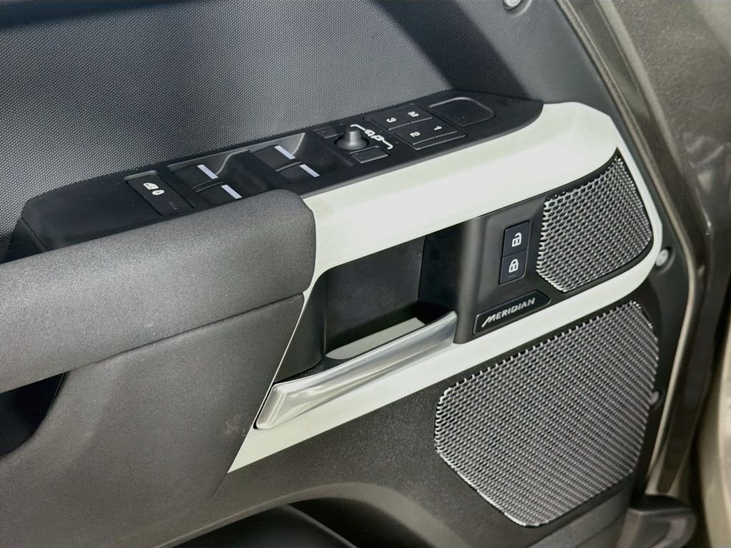 Used 2023 Silver Land Rover S image 18