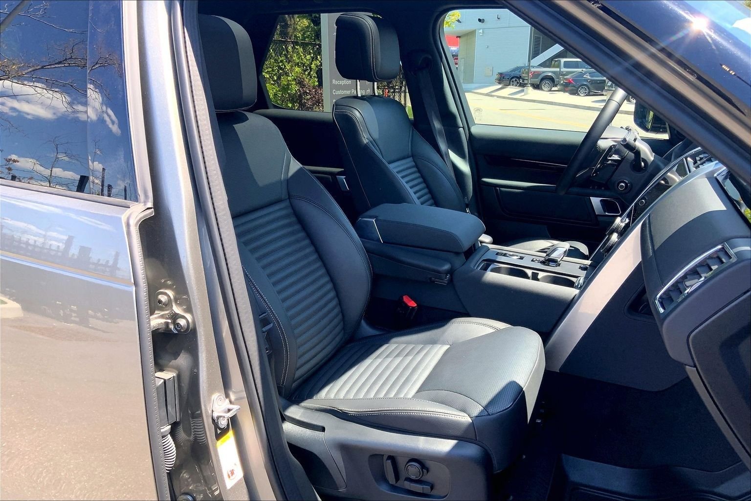 Certified Used 2025 Silicon Silver Premium Metallic Land Rover S image 8