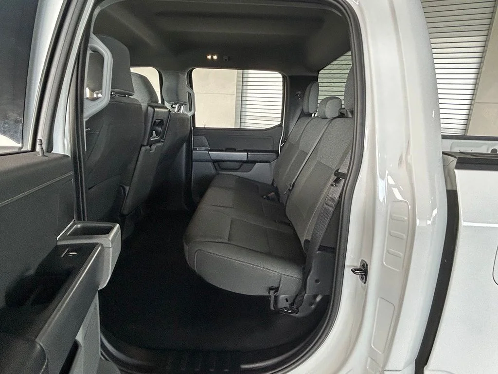 Used 2025 Oxford White Ford XLT image 41