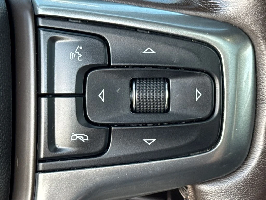 Used 2022 Summit White Chevrolet LT image 39