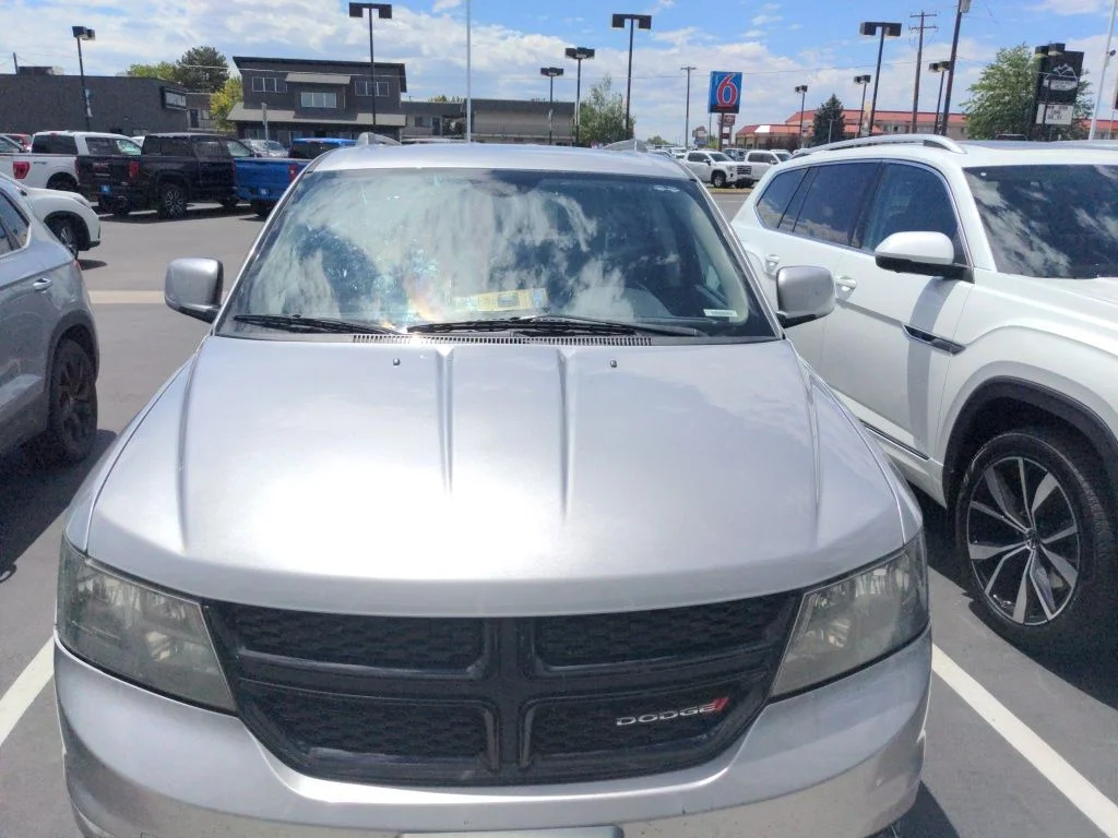 Used 2017 Silver Dodge Crossroad image 8