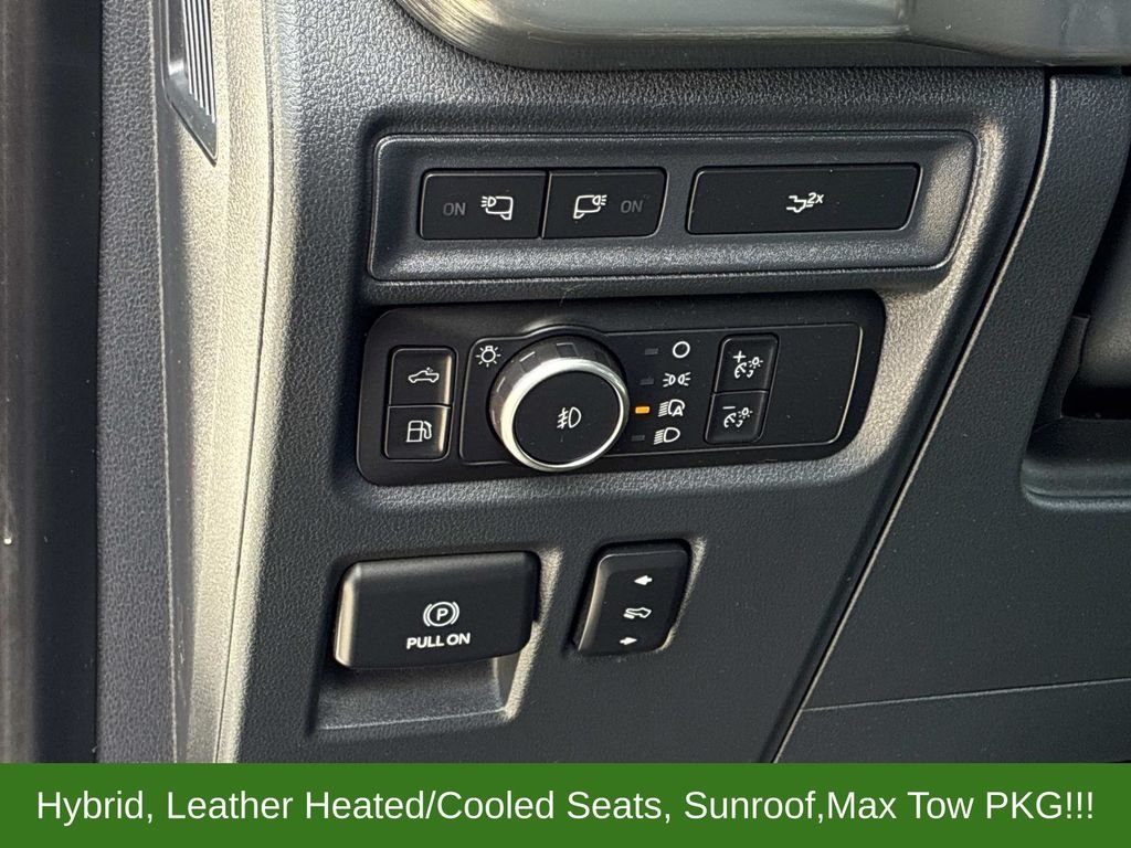 Used 2022 White Ford Lariat image 25
