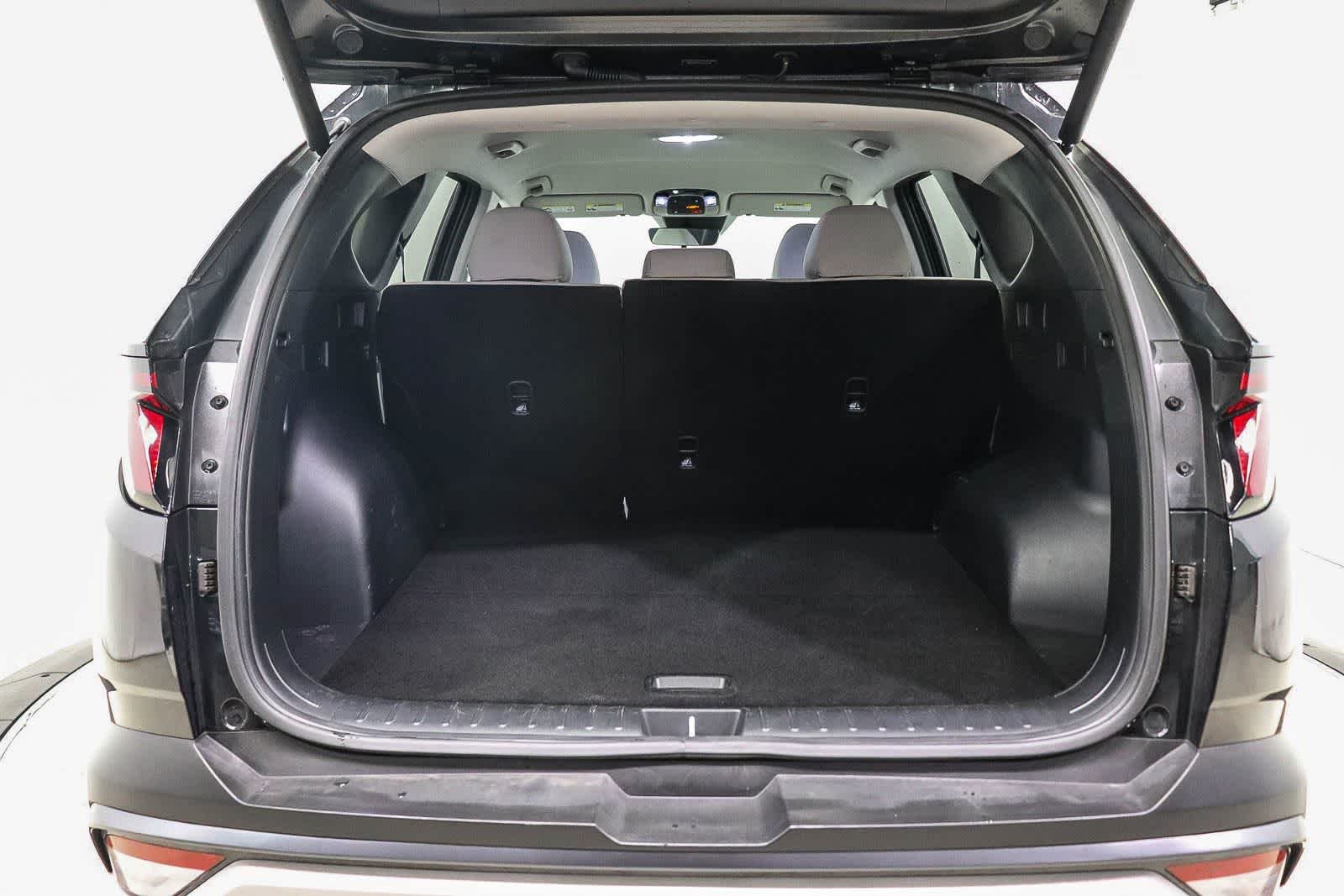 Used 2025 Phantom Black Hyundai SEL image 26
