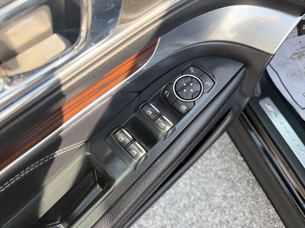 Used 2018 Black Ford Limited image 12