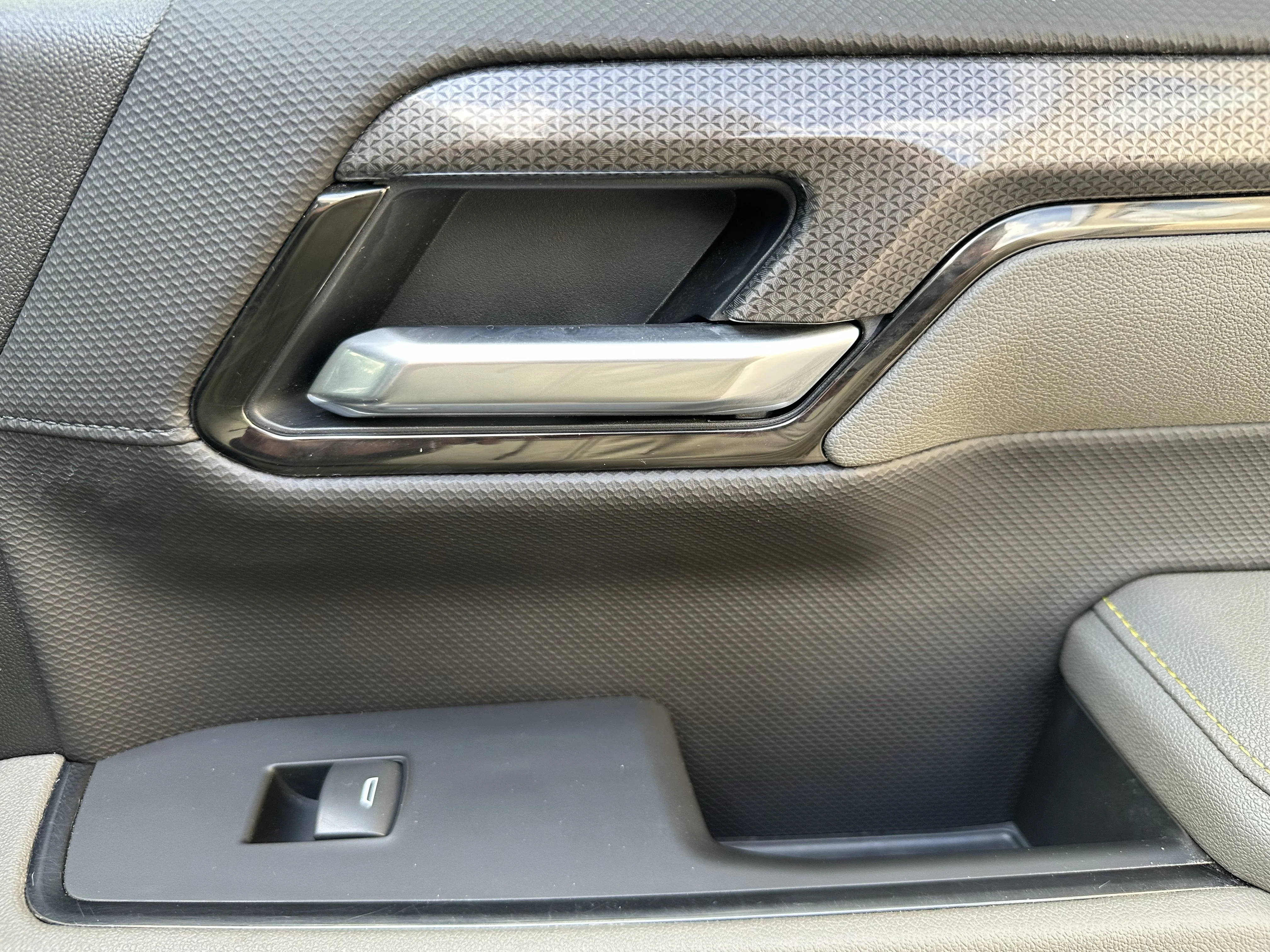 Certified Used 2025  Chevrolet ZR2 image 22