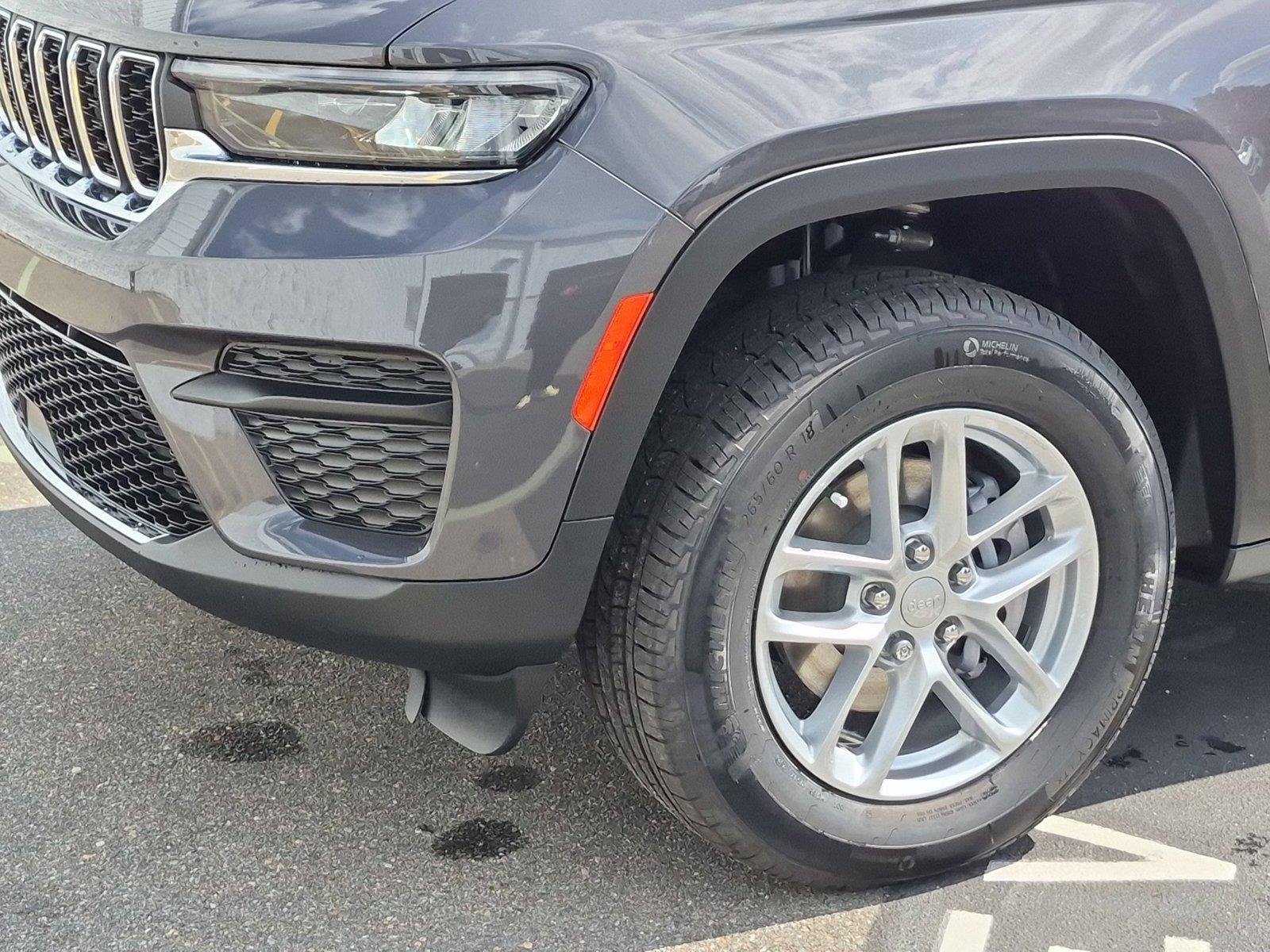 New 2026 Baltic Gray Metallic Clear-Coat Exterior Paint Jeep Laredo X image 9