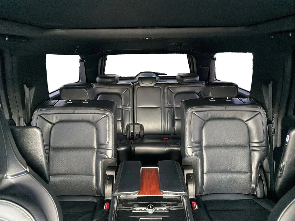 Used 2019 Black Metallic Lincoln Reserve image 10