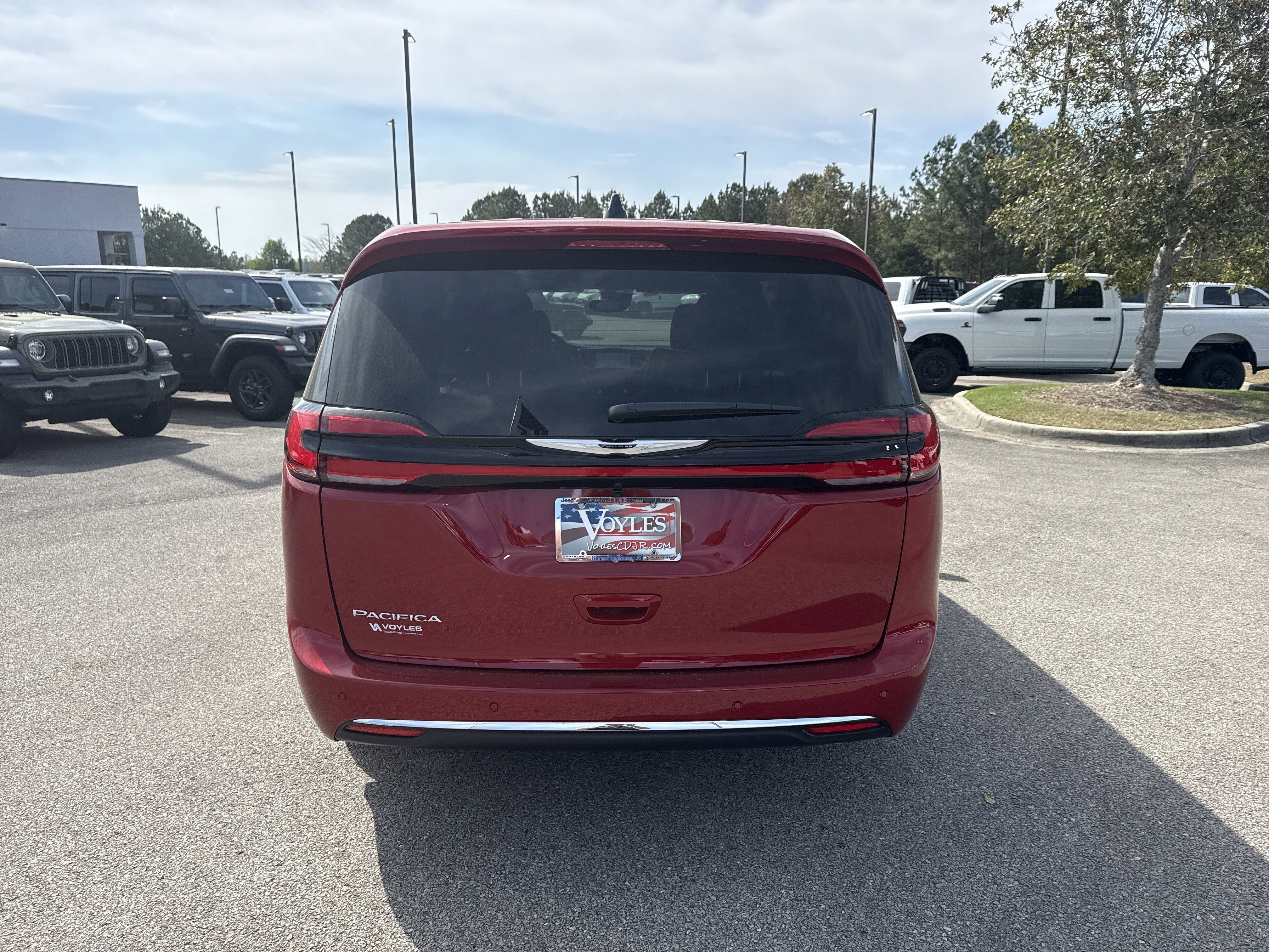 New 2026 Red Hot Pearl-Coat Exterior Paint Chrysler Select image 6