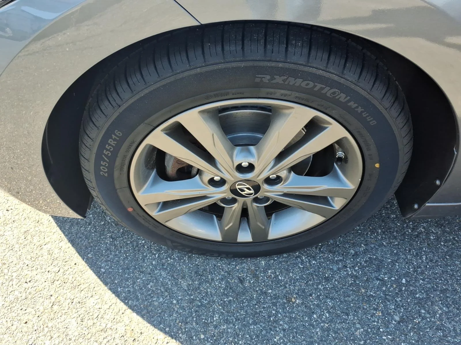 Used 2018 Machine Gray Hyundai Value Edition image 11
