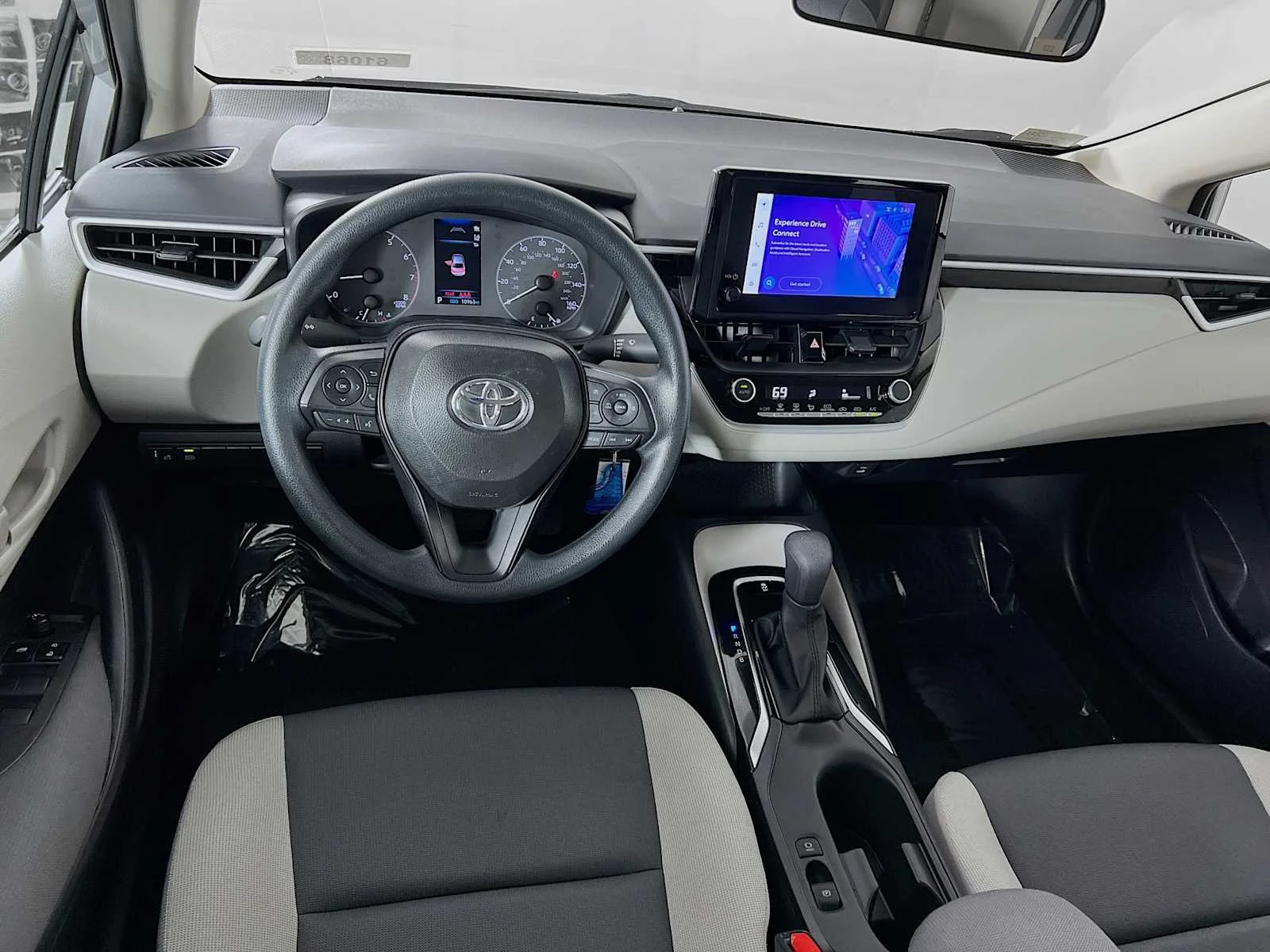 Used 2025 Classic Silver Metallic Toyota LE image 21