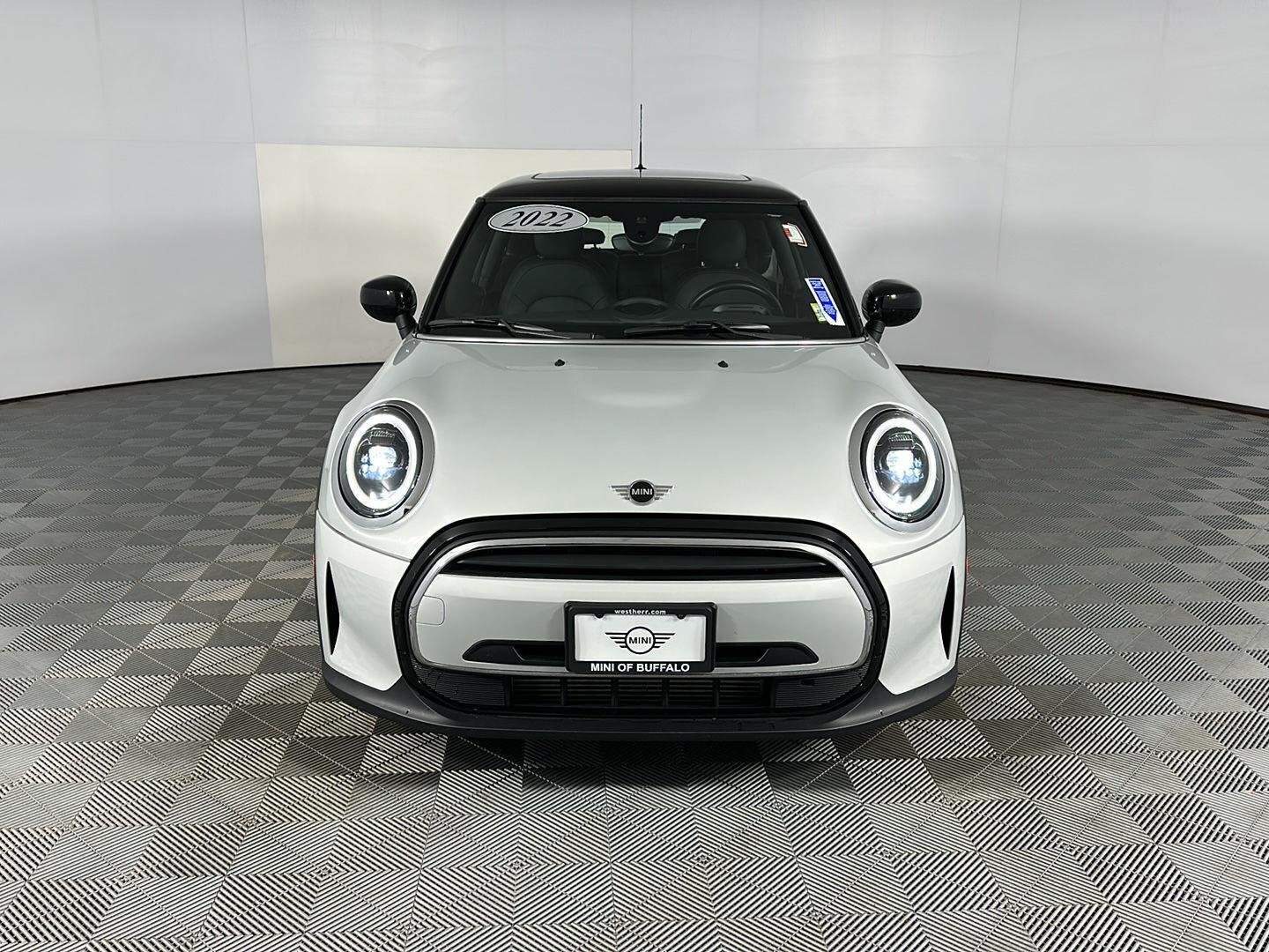 Used 2022 White Silver Metallic MINI Oxford Edition image 6