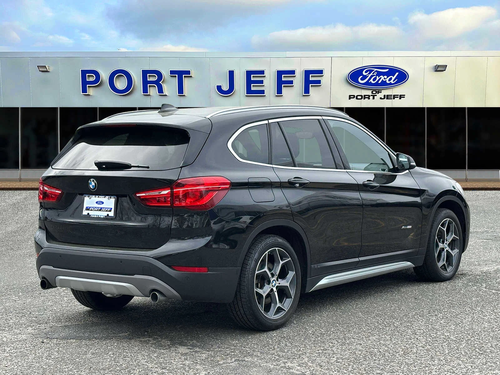 Used 2016 Black Sapphire Metallic BMW xDrive28i image 6