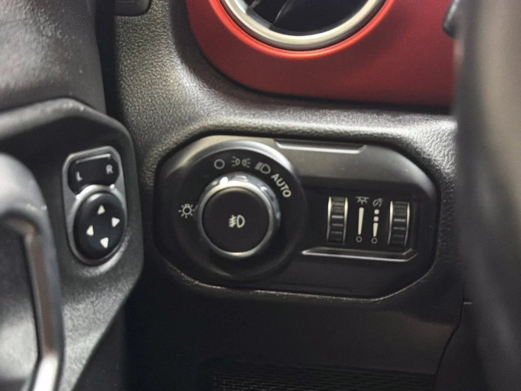 Used 2018 Granite Crystal Metallic Clearcoat Jeep Unlimited Rubicon image 31