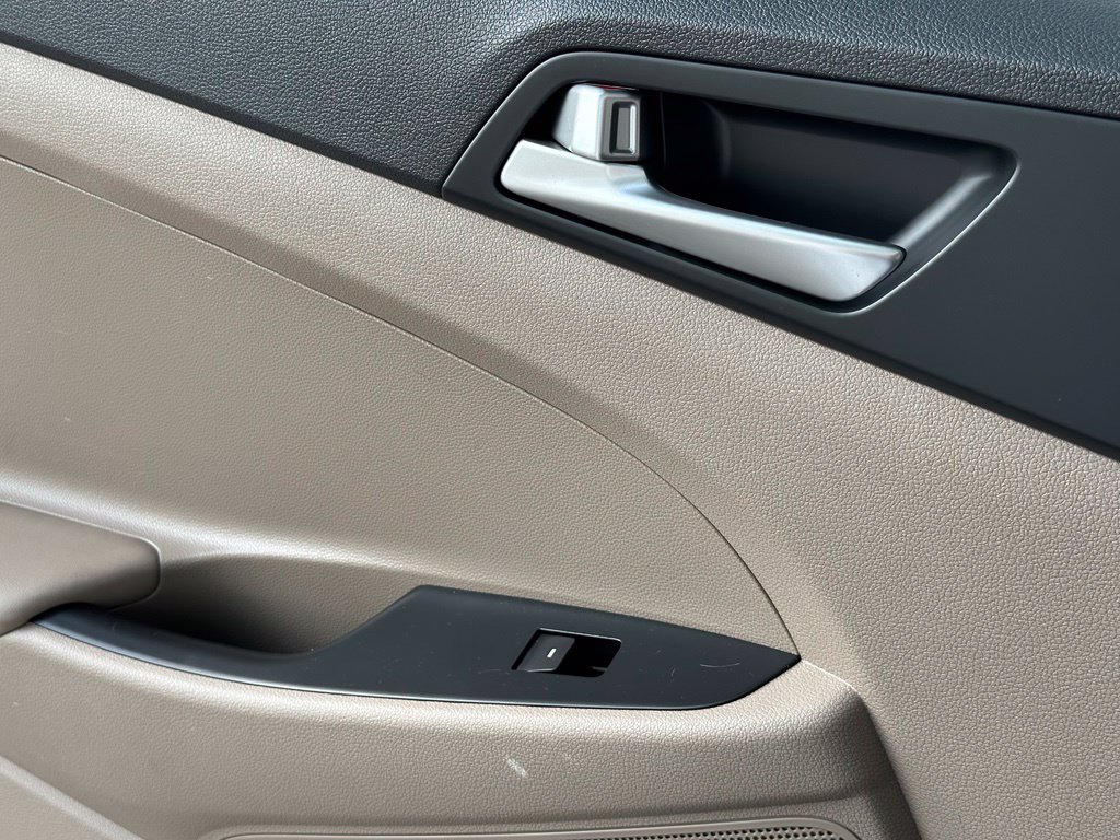 Used 2019 White Hyundai Value image 16