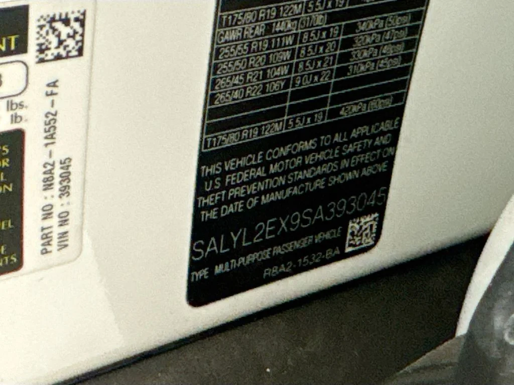 Certified Used 2025 White Land Rover Dynamic SE image 33