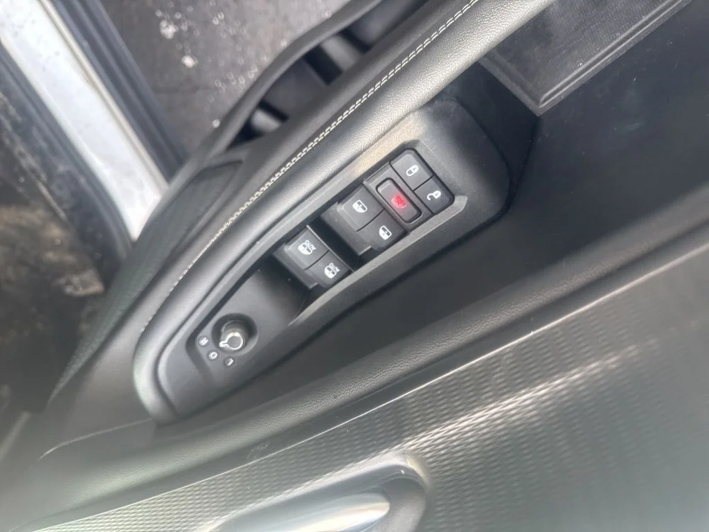 Used 2024 Silver Jeep Altitude image 15