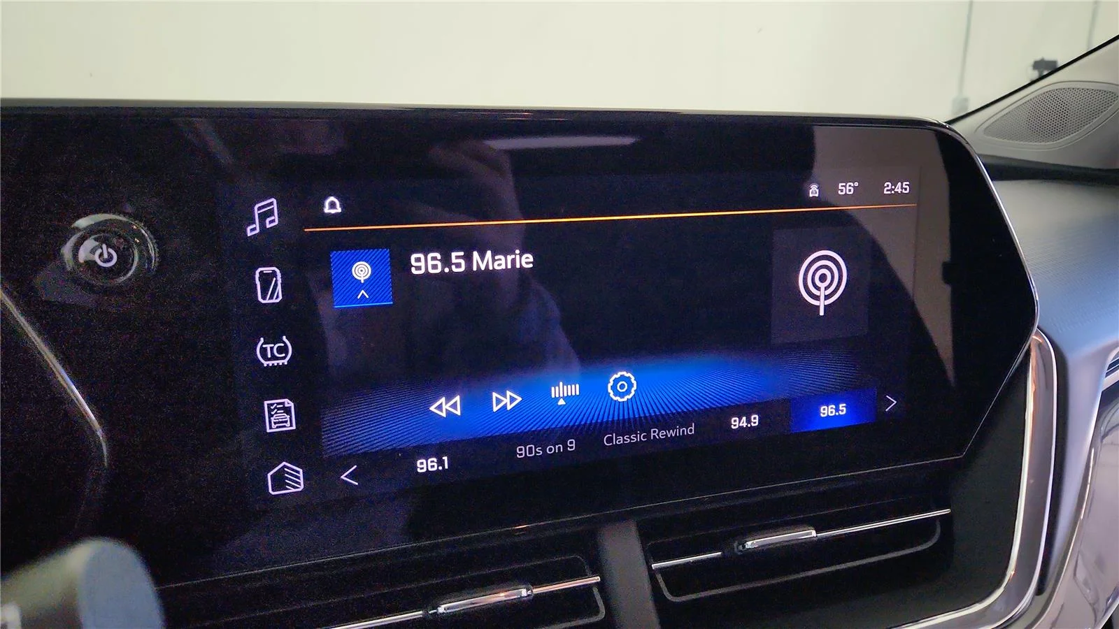 Used 2025 Summit White Chevrolet ACTIV image 28