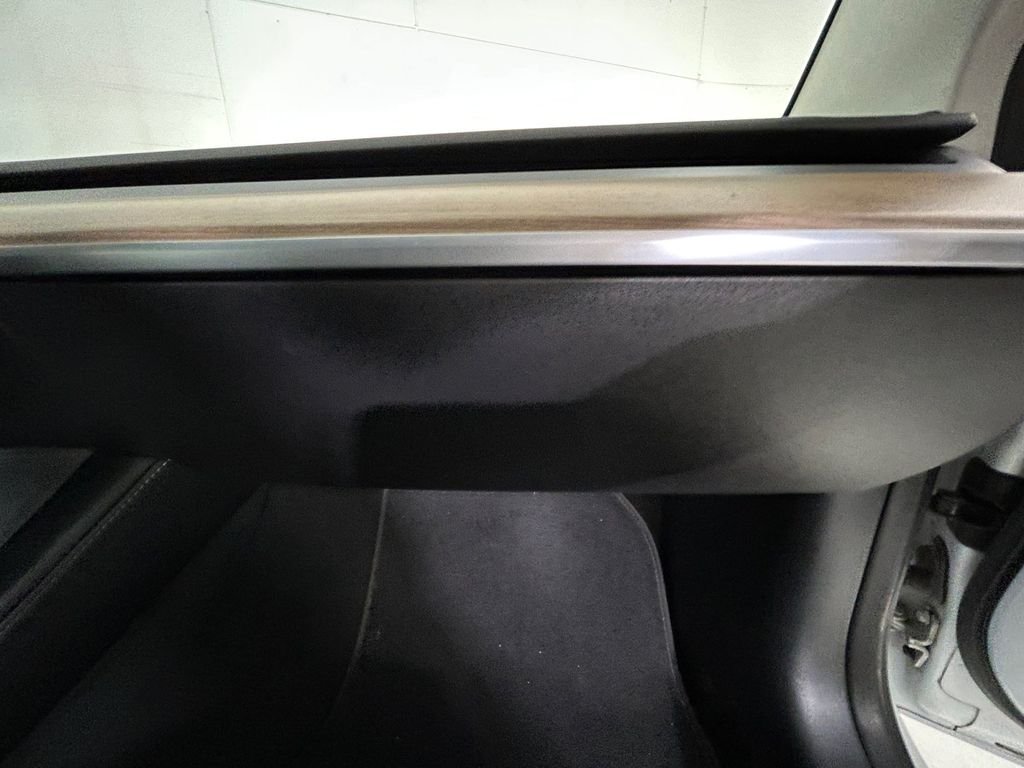 Used 2022  Tesla Long Range image 28