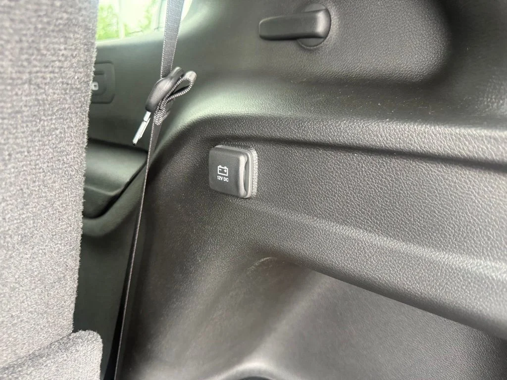 New 2026 Bright White Clear-Coat Exterior Paint Jeep  image 50