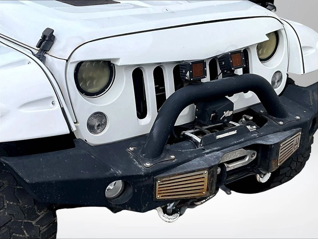 Used 2015 White Jeep Unlimited Sport image 28