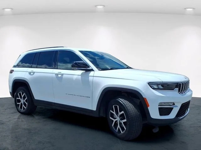 Used 2025 White Jeep Limited image 5