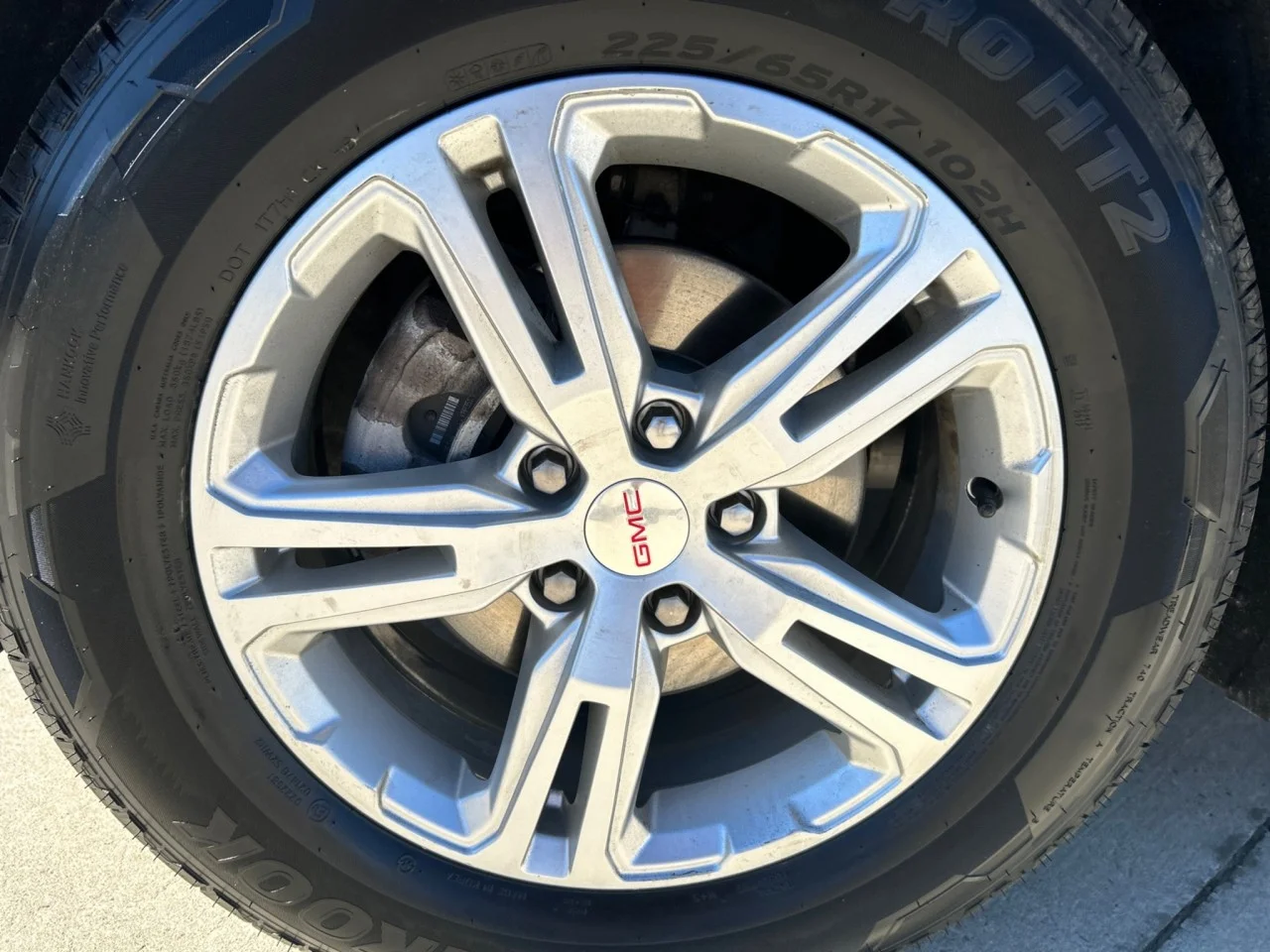 Used 2024 Sterling Metallic GMC SLE image 10
