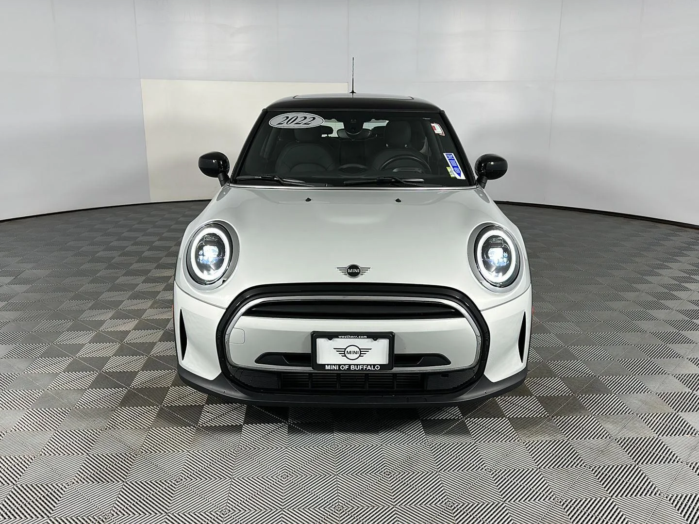 Used 2022 White Silver Metallic MINI Oxford Edition image 6