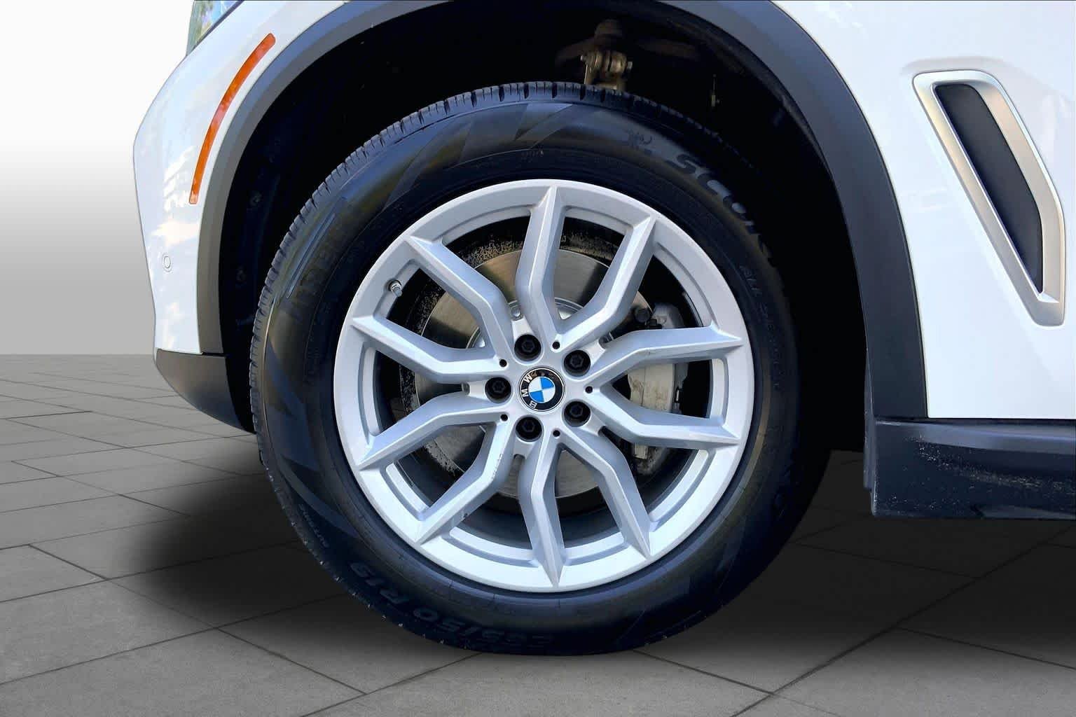 Used 2021 Alpine White BMW xDrive40i image 10
