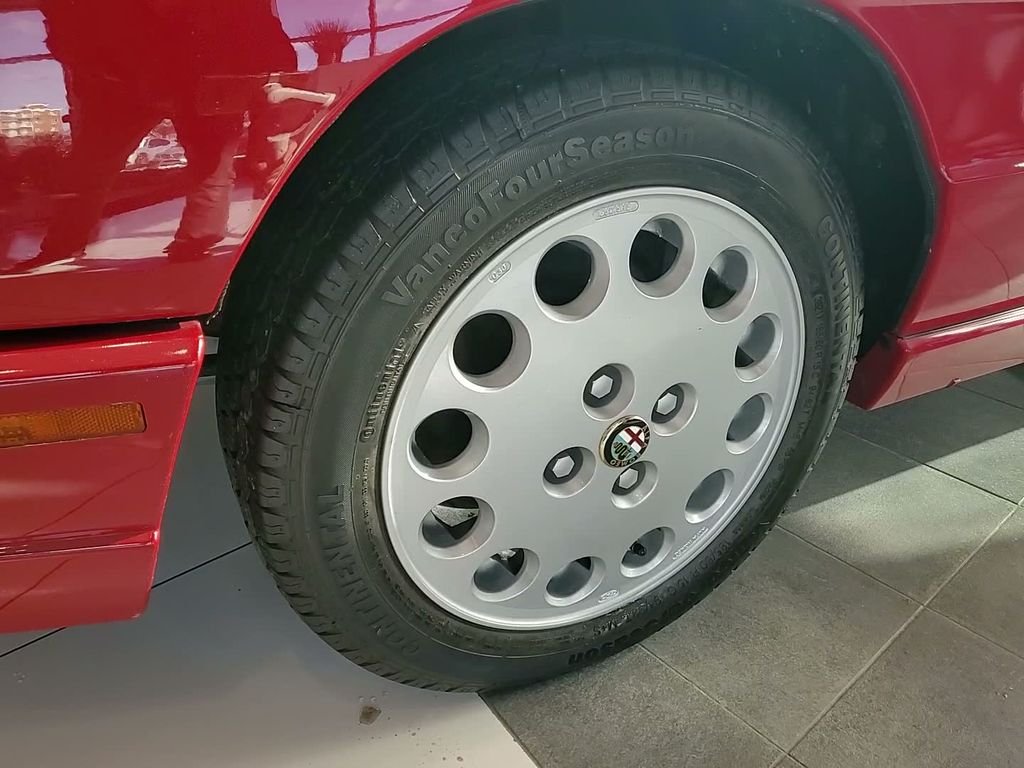 Used 1991 Red Alfa Romeo Veloce image 12