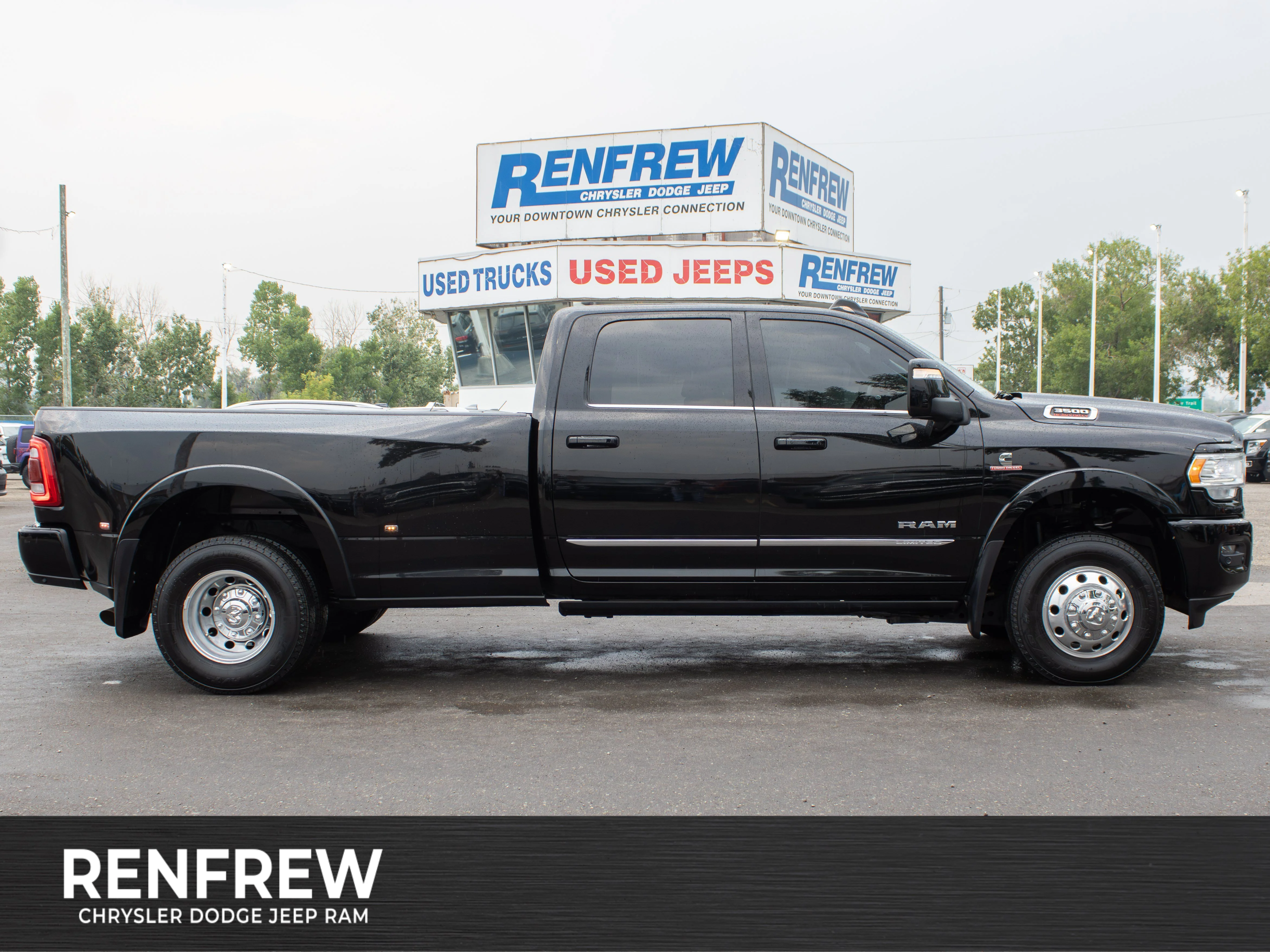 Used 2023 Black RAM Limited*Dually | 6.7L Cummins HO | 4.10 Rear Axle | 5th Wheel & Gooseneck Prep | image 1
