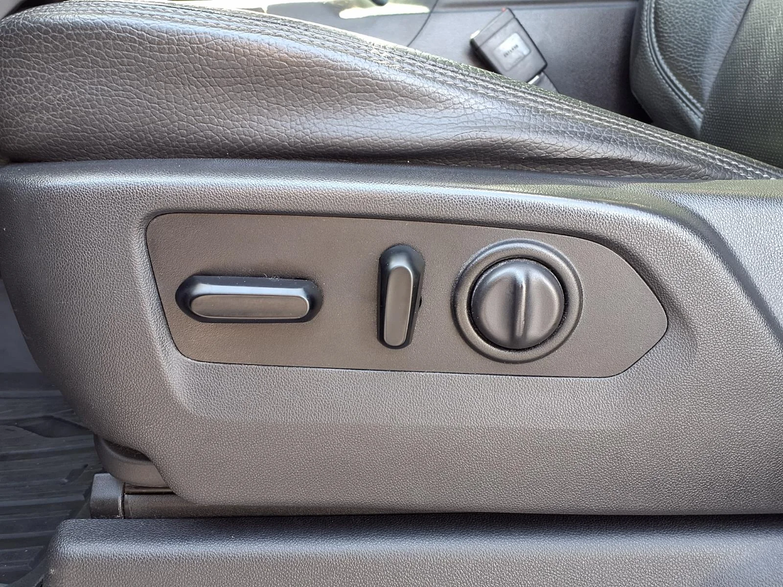 Used 2019 White GMC Denali image 23
