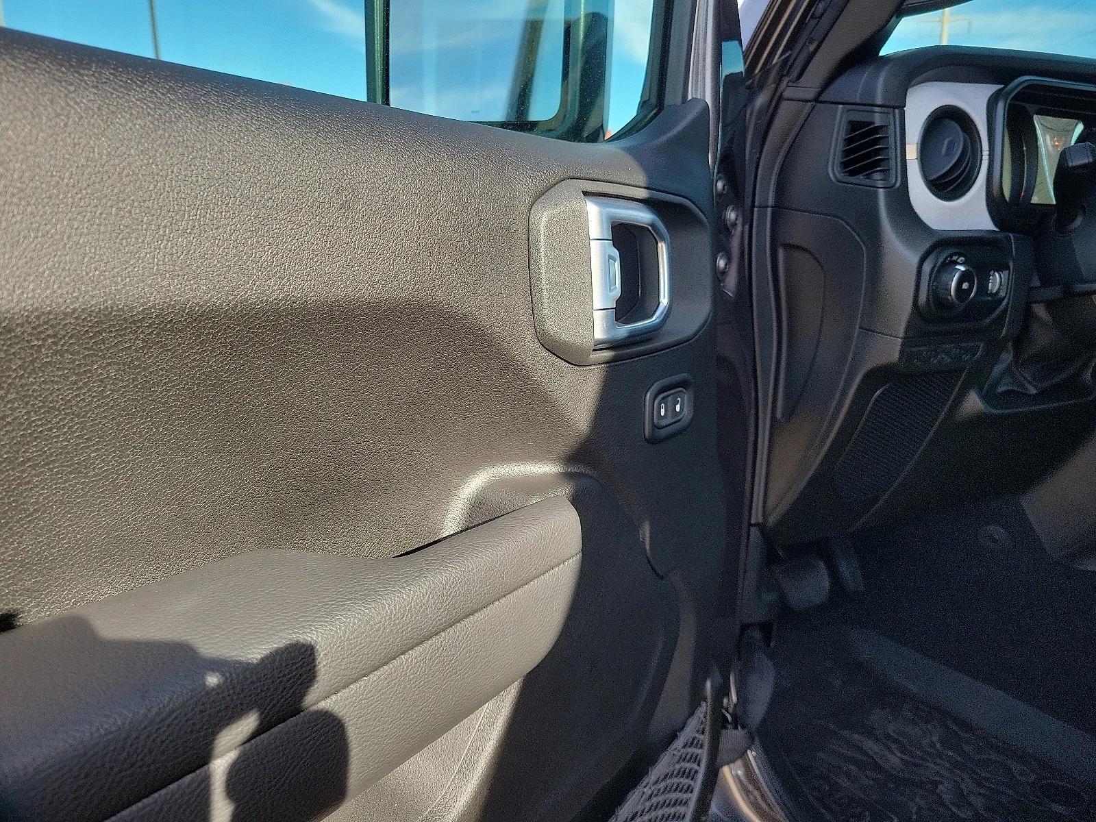 New 2026 PAU Granite Cry Jeep 4-DOOR SPORT image 12